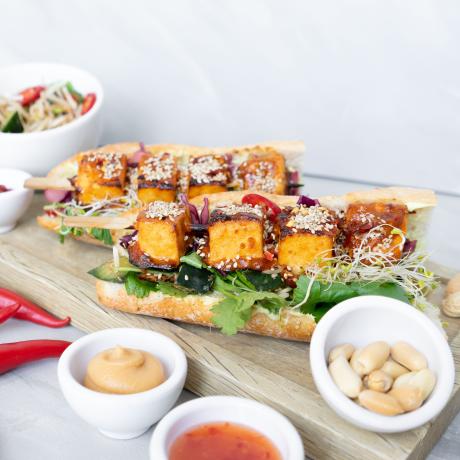 PEANUT-TOFU-SATAY SANDWICH